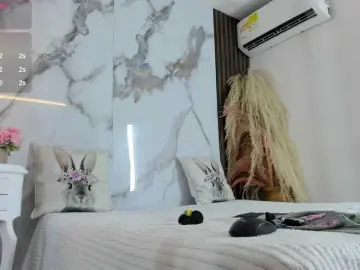 Hannahill69  live sex cam