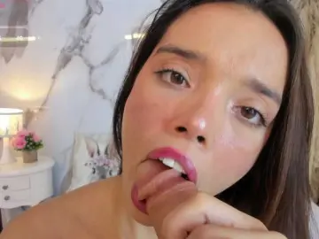 Hannahill69  live sex cam