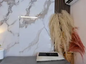 Hannahill69  live sex cam