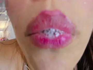 Hannahill69  live sex cam