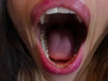 Hannahill69  live sex cam