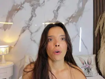 Hannahill69  live sex cam