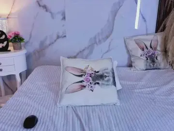 Hannahill69  live sex cam