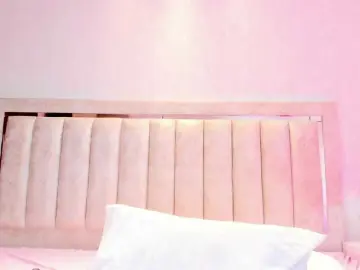 AlaiaMoretti  live sex cam