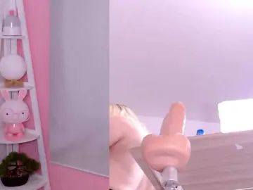 Classy-Carrie  live sex cam
