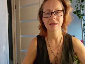 LioraWeiss  live sex cam