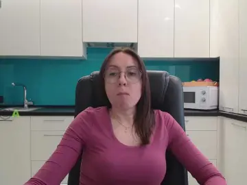 Dulcesiomar8  live sex cam