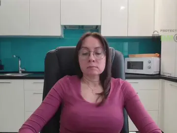 Dulcesiomar8  live sex cam