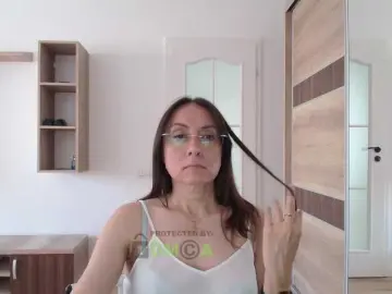 Dulcesiomar8  live sex cam