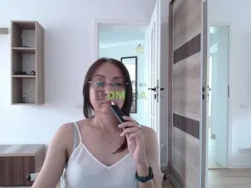 Dulcesiomar8  live sex cam