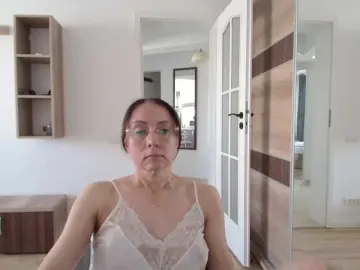 Dulcesiomar8  live sex cam
