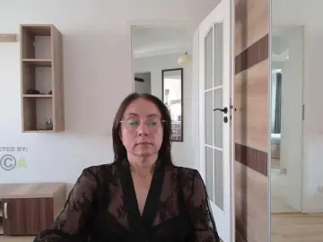 Dulcesiomar8  live sex cam