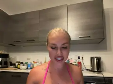 KarenLuxe  live sex cam