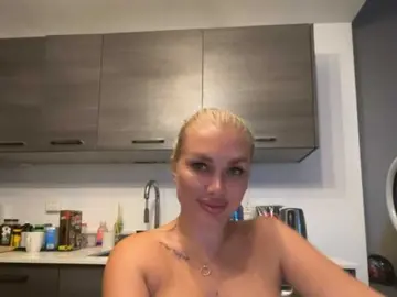 KarenLuxe  live sex cam