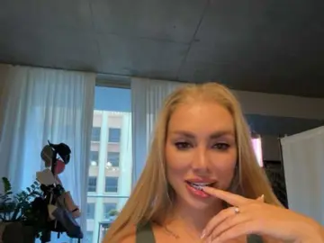 KarenLuxe  live sex cam