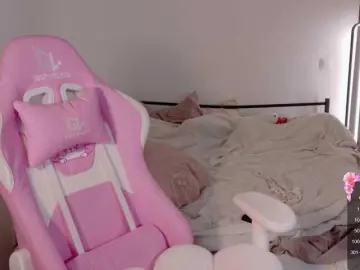 Cinnabongirl  live sex cam