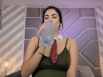 CristalHeart  live sex cam