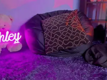 Ashley-jenner  live sex cam