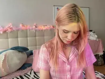 Sexycute18  live sex cam