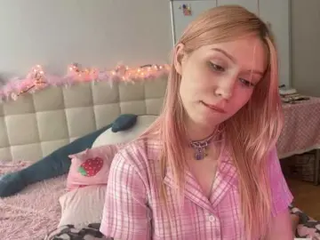 Sexycute18  live sex cam