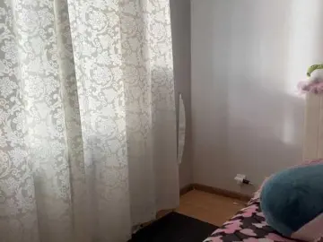 Sexycute18  live sex cam
