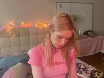 Sexycute18  live sex cam