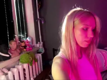 Sexycute18  live sex cam