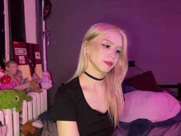 Sexycute18  live sex cam