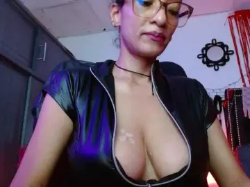 Ameliemartinez  live sex cam