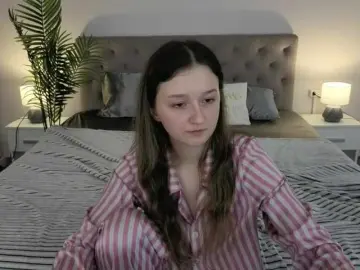 CyrenaLuxe  live sex cam