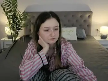 CyrenaLuxe  live sex cam