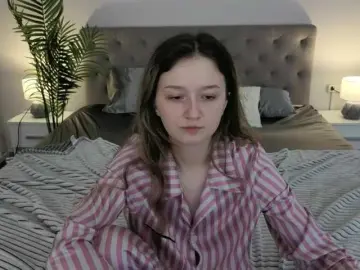 CyrenaLuxe  live sex cam