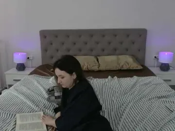 CyrenaLuxe  live sex cam