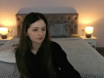 CyrenaLuxe  live sex cam