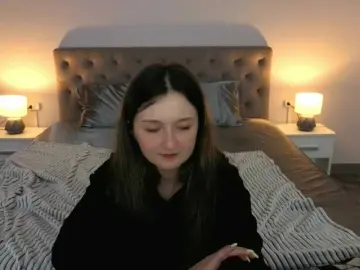 CyrenaLuxe  live sex cam