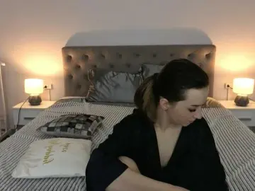 CyrenaLuxe  live sex cam