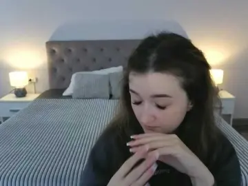 CyrenaLuxe  live sex cam