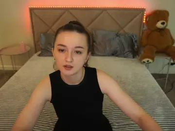 CyrenaLuxe  live sex cam