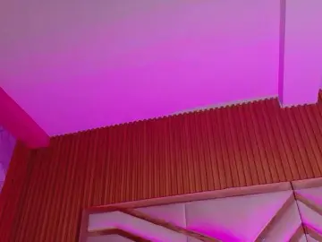 Skinnyslutgirl  live sex cam