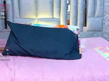 Skinnyslutgirl  live sex cam