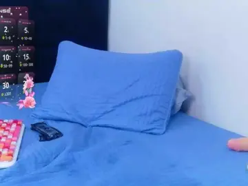 Skinnyslutgirl  live sex cam