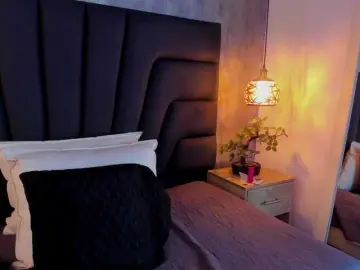 Agatha-milf  live sex cam
