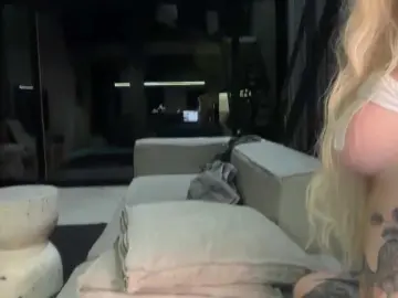 Goldenalinee  live sex cam