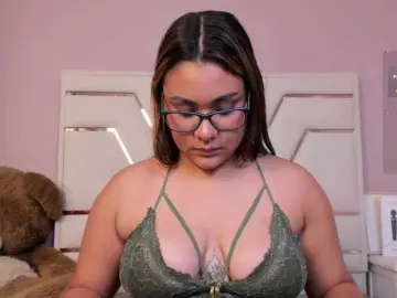AlannaRousse  live sex cam