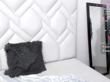 Analiaa18  live sex cam