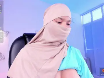 Aura-cuutee  live sex cam