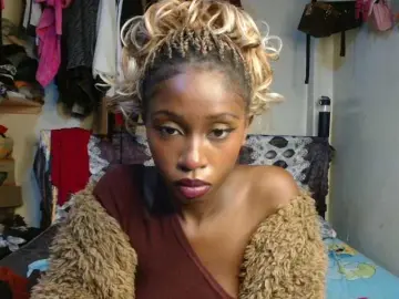Boughie-birdy  live sex cam