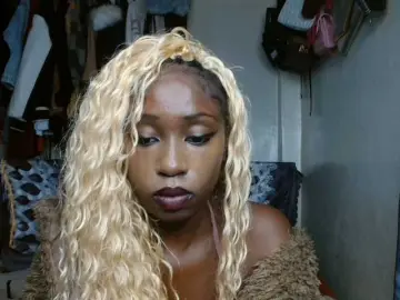Boughie-birdy  live sex cam