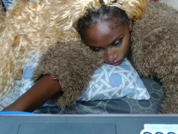 Boughie-birdy  live sex cam