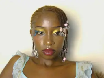 Boughie-birdy  live sex cam